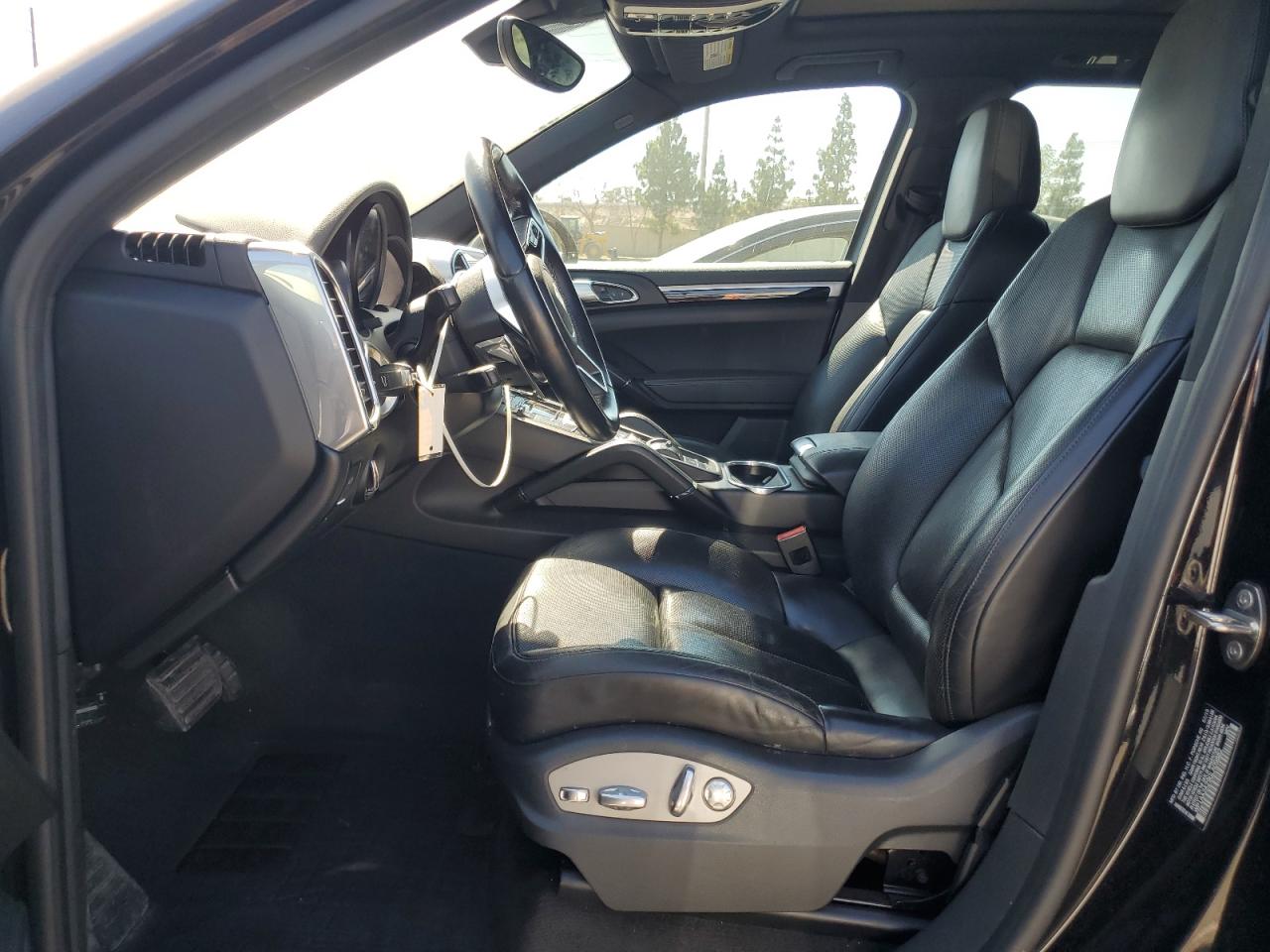2016 PORSCHE CAYENNE photo 13