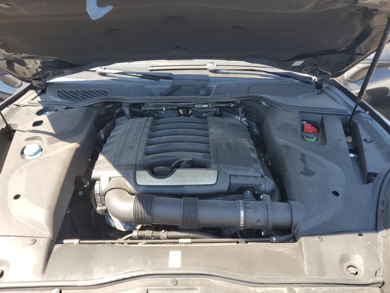 2016 PORSCHE CAYENNE photo 23