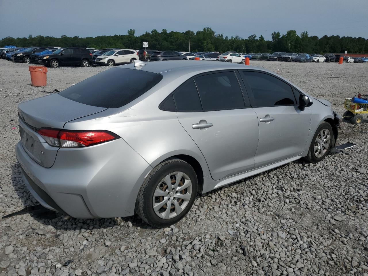 2021 TOYOTA COROLLA LE photo 3