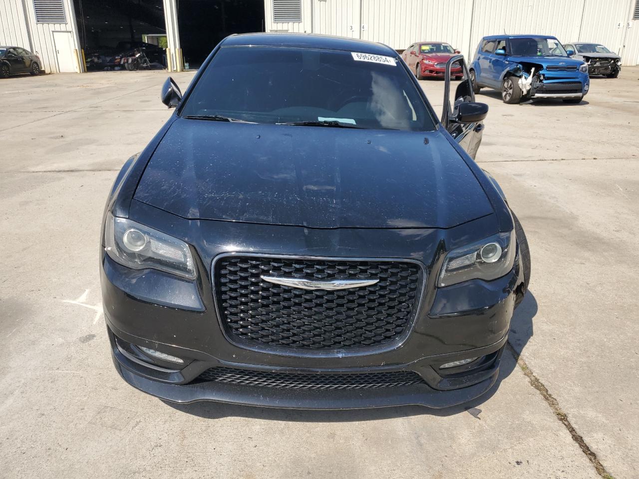 2019 CHRYSLER 300 photo 9