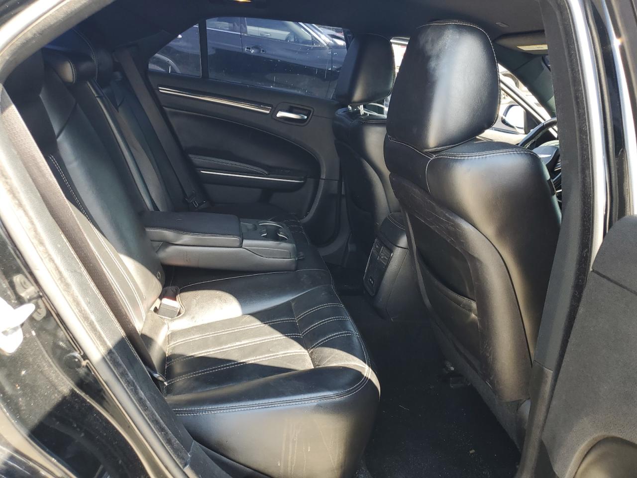 2019 CHRYSLER 300 photo 19