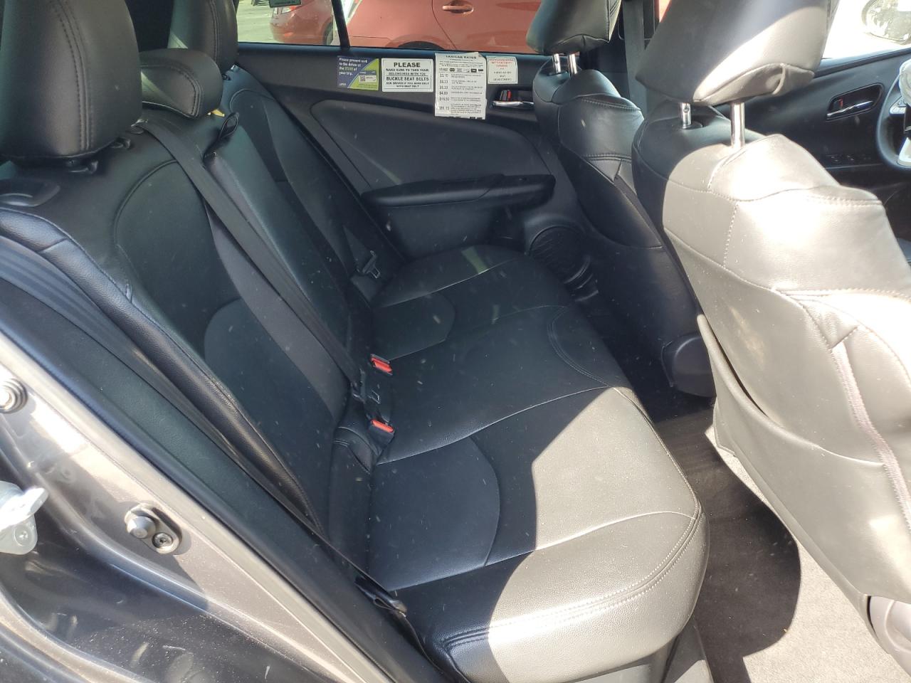 2018 TOYOTA PRIUS TWO photo 19