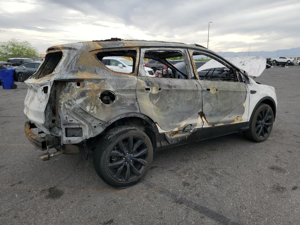 2017 FORD ESCAPE TITANIUM photo 3