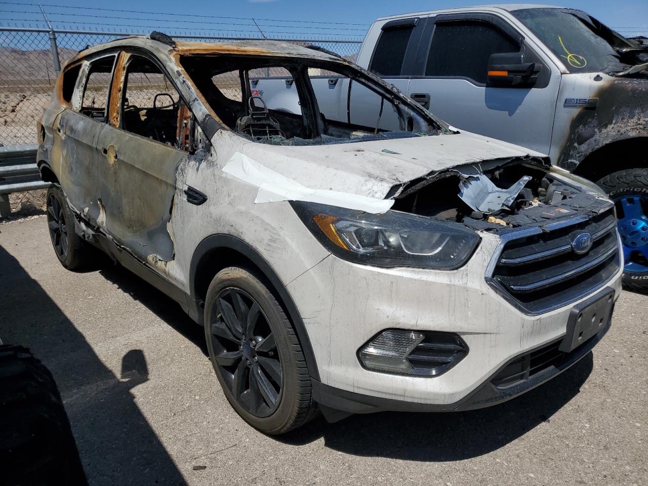 2017 FORD ESCAPE TITANIUM photo 4