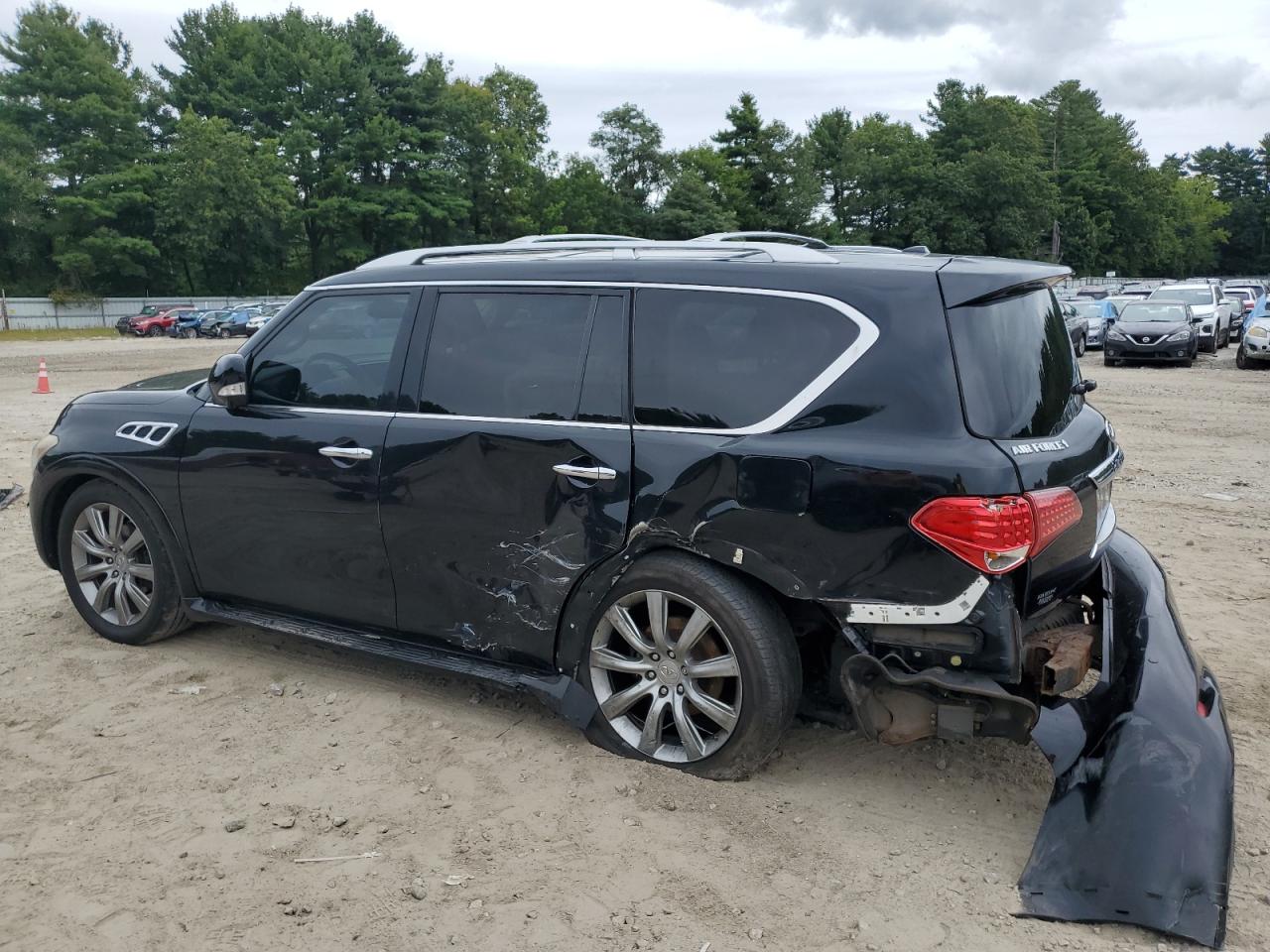 2012 INFINITI QX56 photo 3