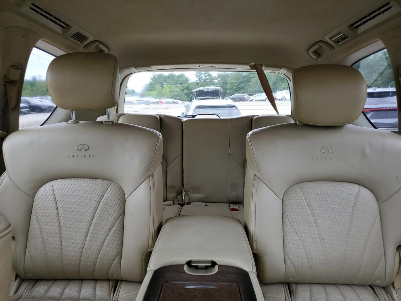 2012 INFINITI QX56 photo 19