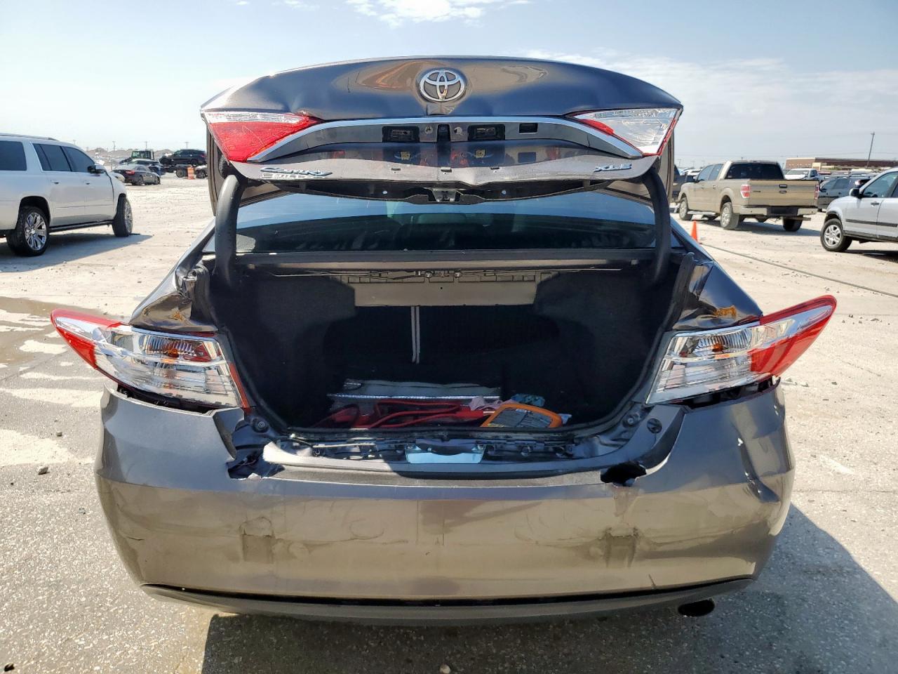 2017 TOYOTA CAMRY LE photo 11
