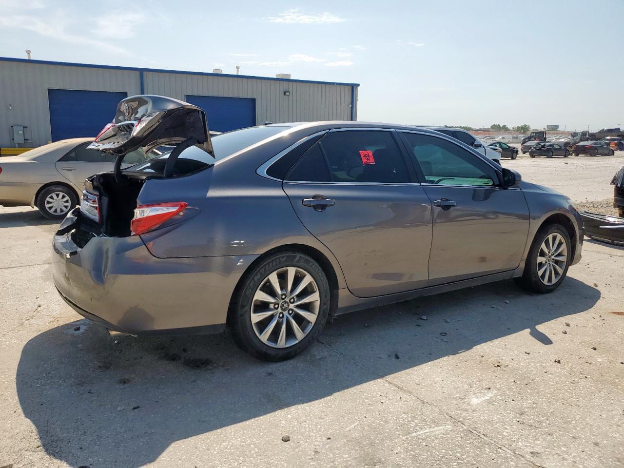 2017 TOYOTA CAMRY LE photo 5