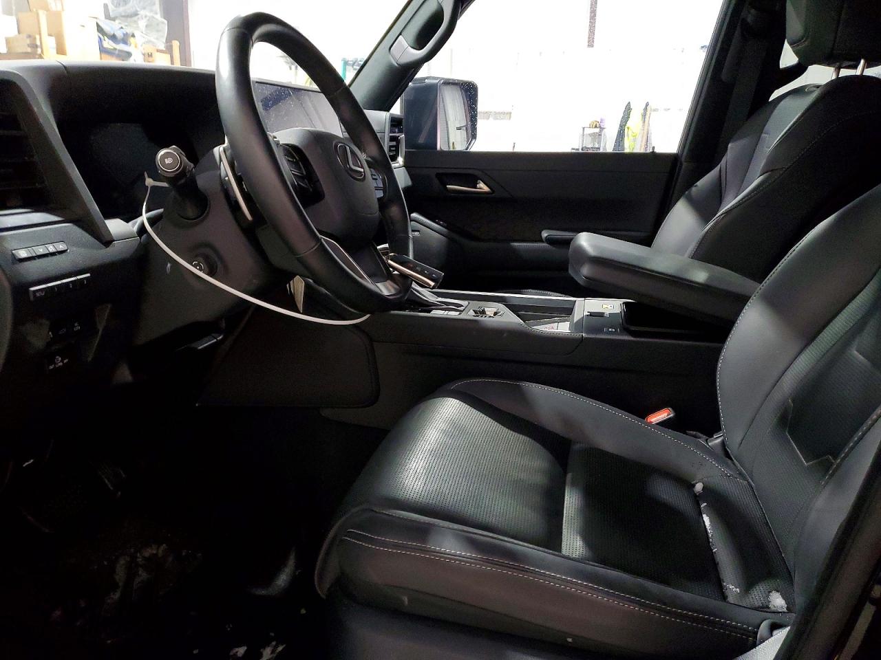 2024 LEXUS GX 550 LUXURY photo 13