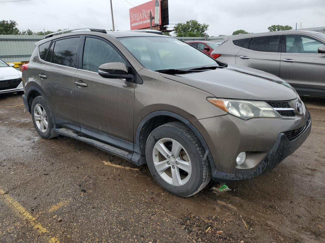 2013 TOYOTA RAV4 XLE photo 4