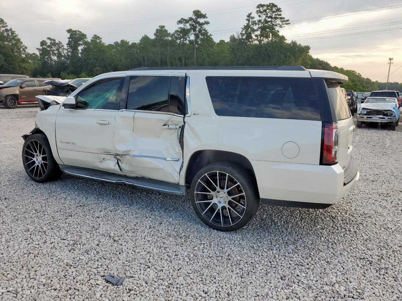 2015 GMC YUKON XL C1500 SLT photo 4