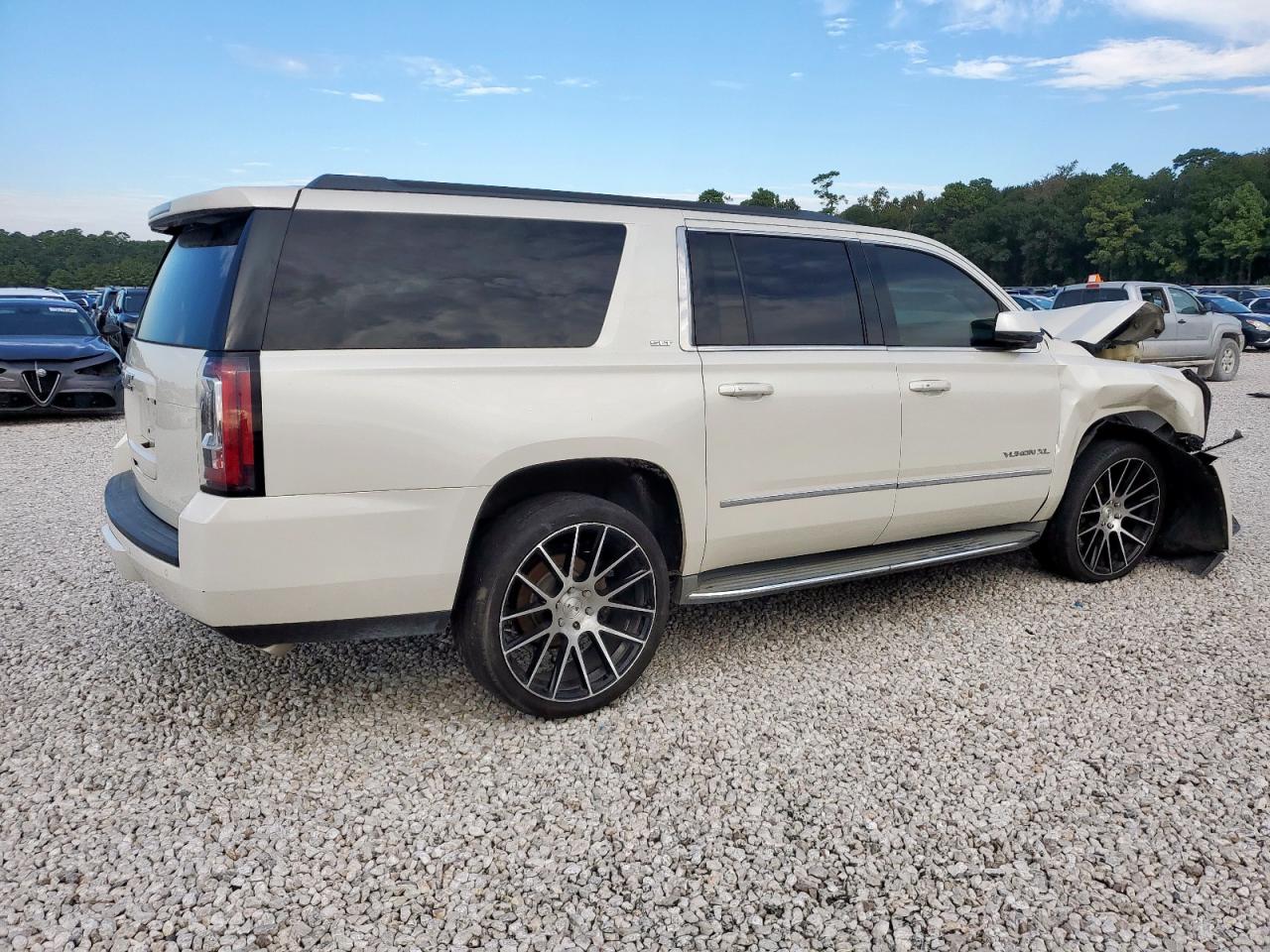 2015 GMC YUKON XL C1500 SLT photo 7