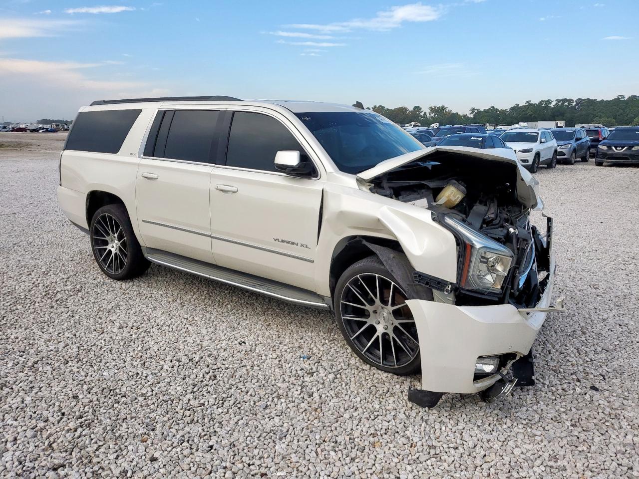2015 GMC YUKON XL C1500 SLT photo 10