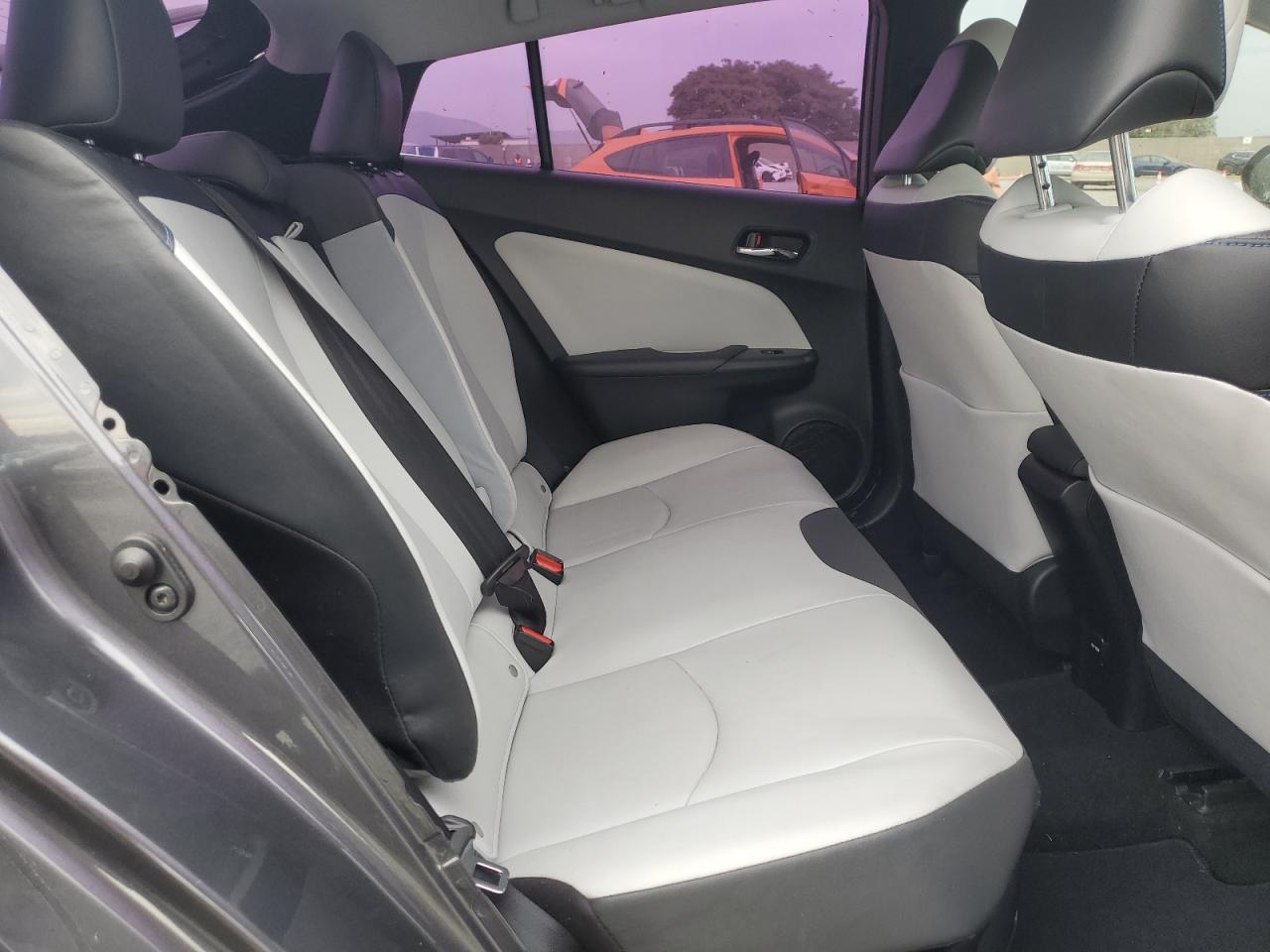 2017 TOYOTA PRIUS photo 10