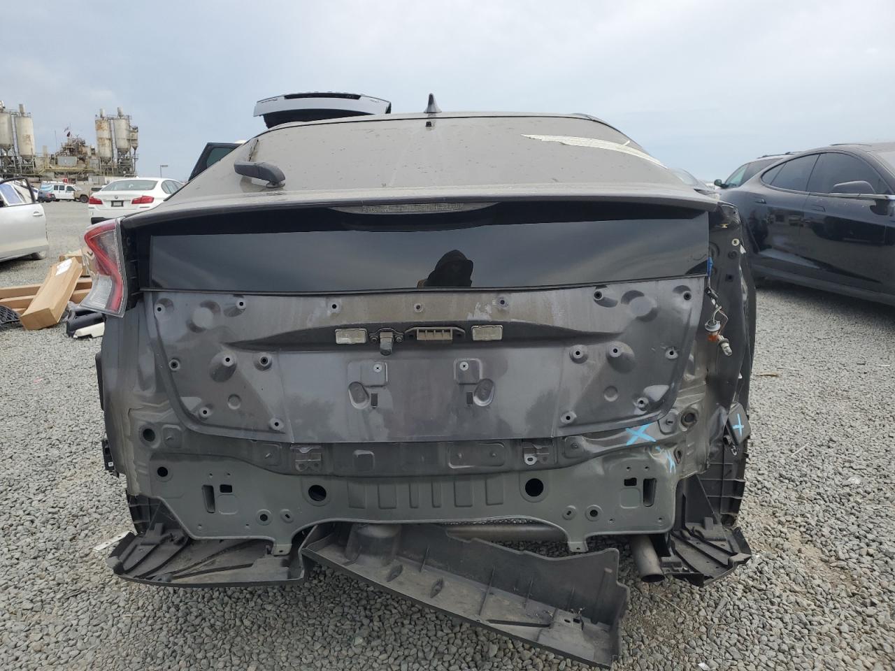 2017 TOYOTA PRIUS photo 6