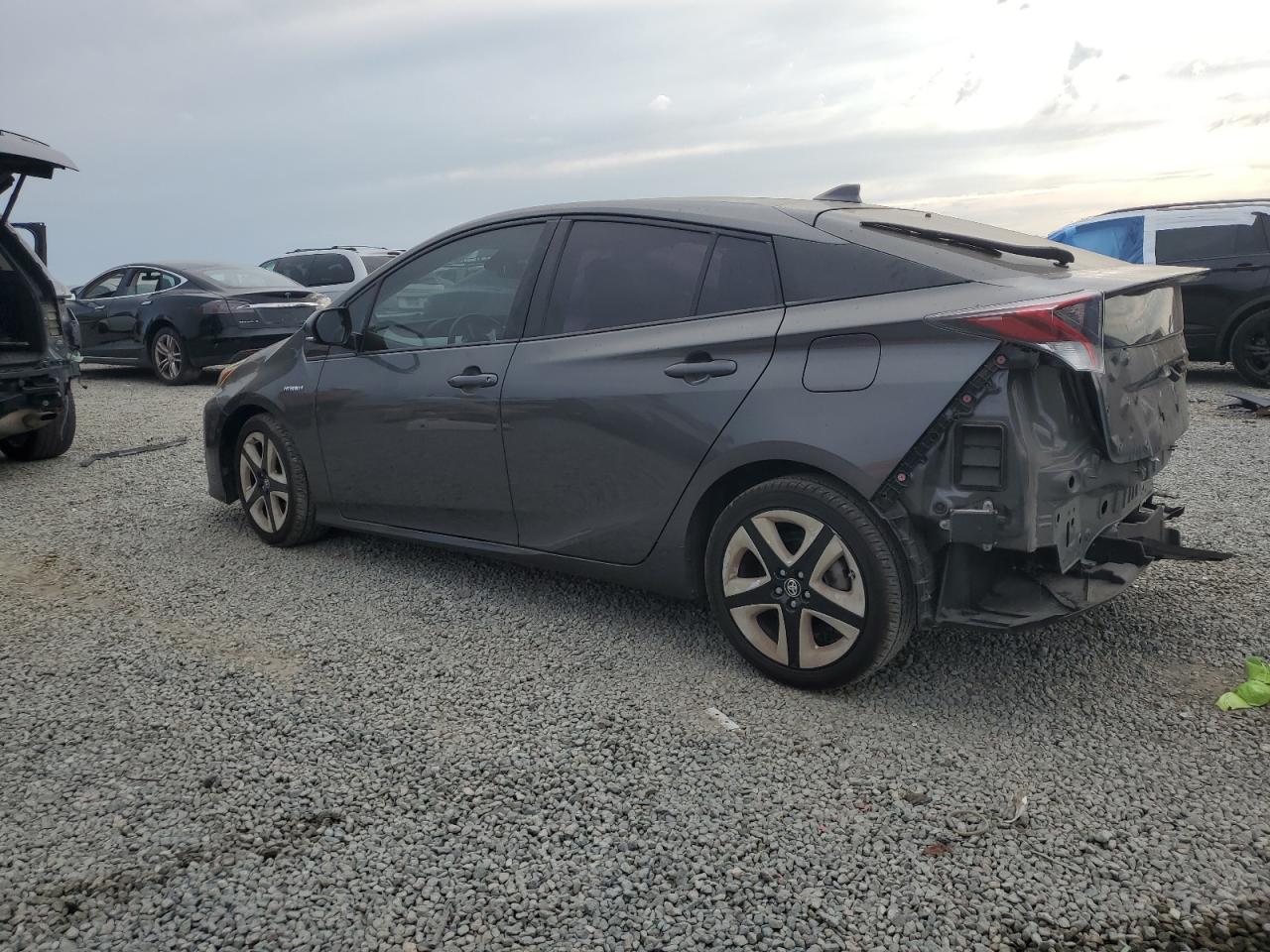2017 TOYOTA PRIUS photo 2