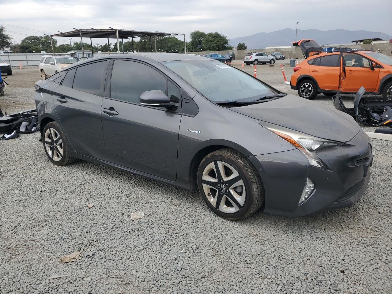 2017 TOYOTA PRIUS photo 4