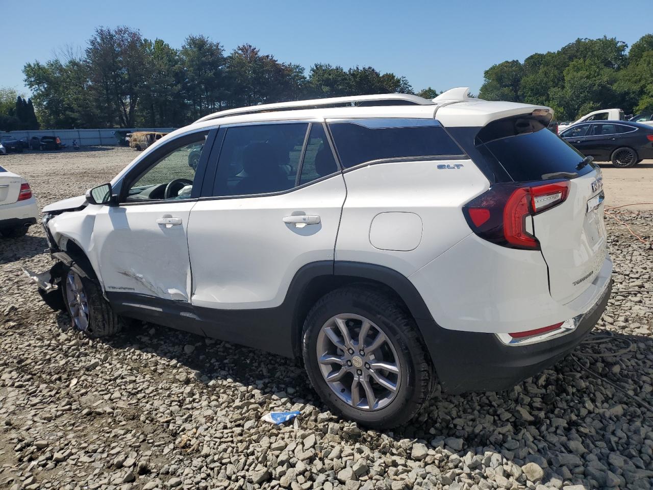 2024 GMC TERRAIN SLT photo 4