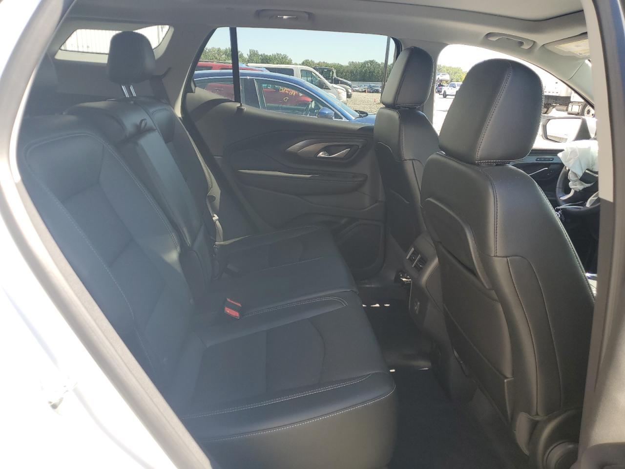 2024 GMC TERRAIN SLT photo 28