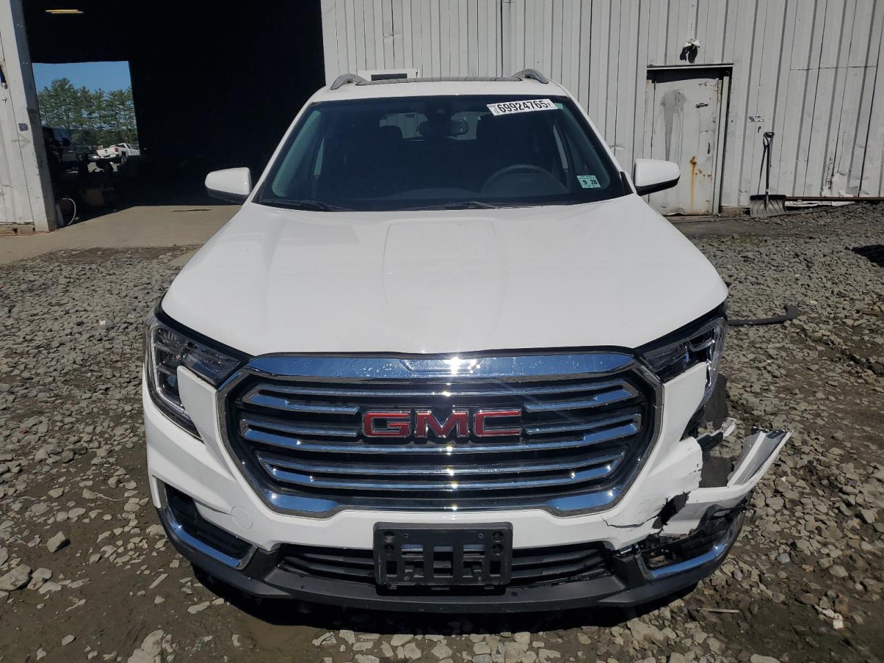 2024 GMC TERRAIN SLT photo 13