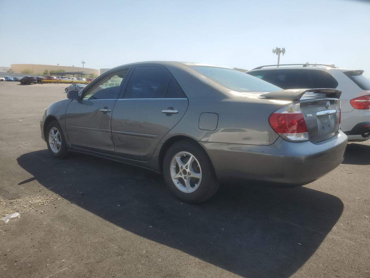 2005 TOYOTA CAMRY LE photo 2