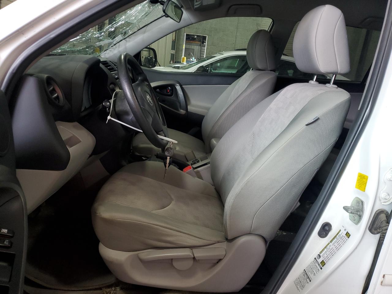 2011 TOYOTA RAV4 BASE photo 7