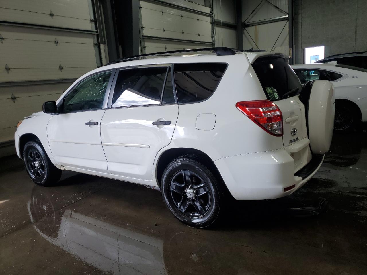 2011 TOYOTA RAV4 BASE photo 2