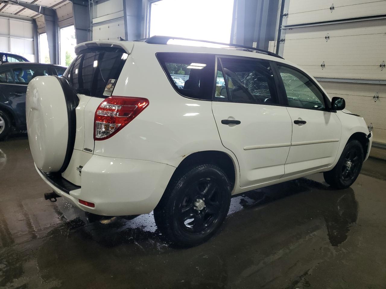 2011 TOYOTA RAV4 BASE photo 3