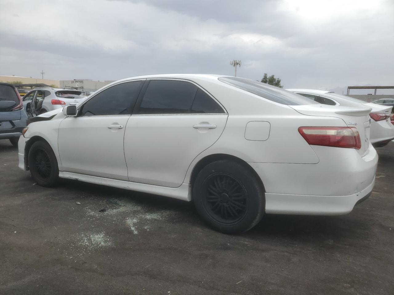2009 TOYOTA CAMRY SE photo 2