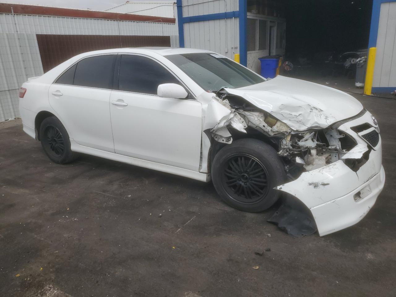 2009 TOYOTA CAMRY SE photo 4