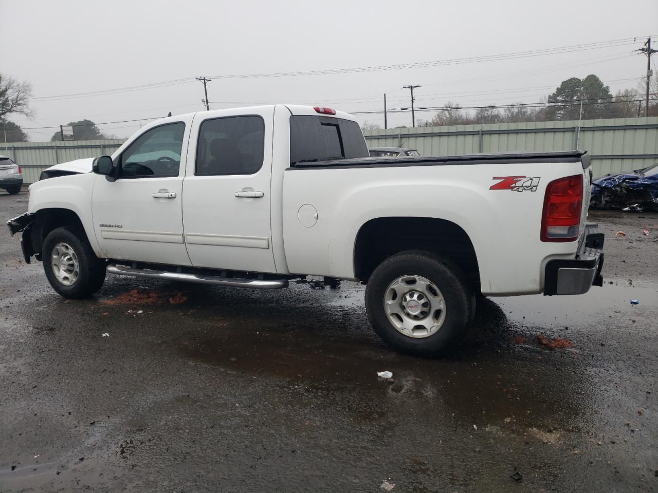 2010 GMC SIERRA K2500 SLT photo 2
