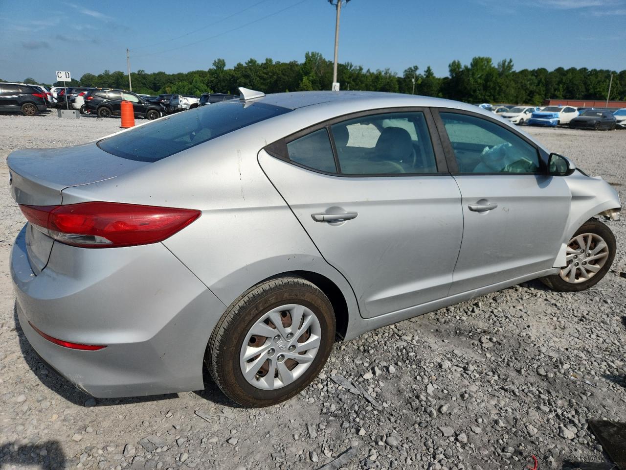 2017 HYUNDAI ELANTRA SE photo 5