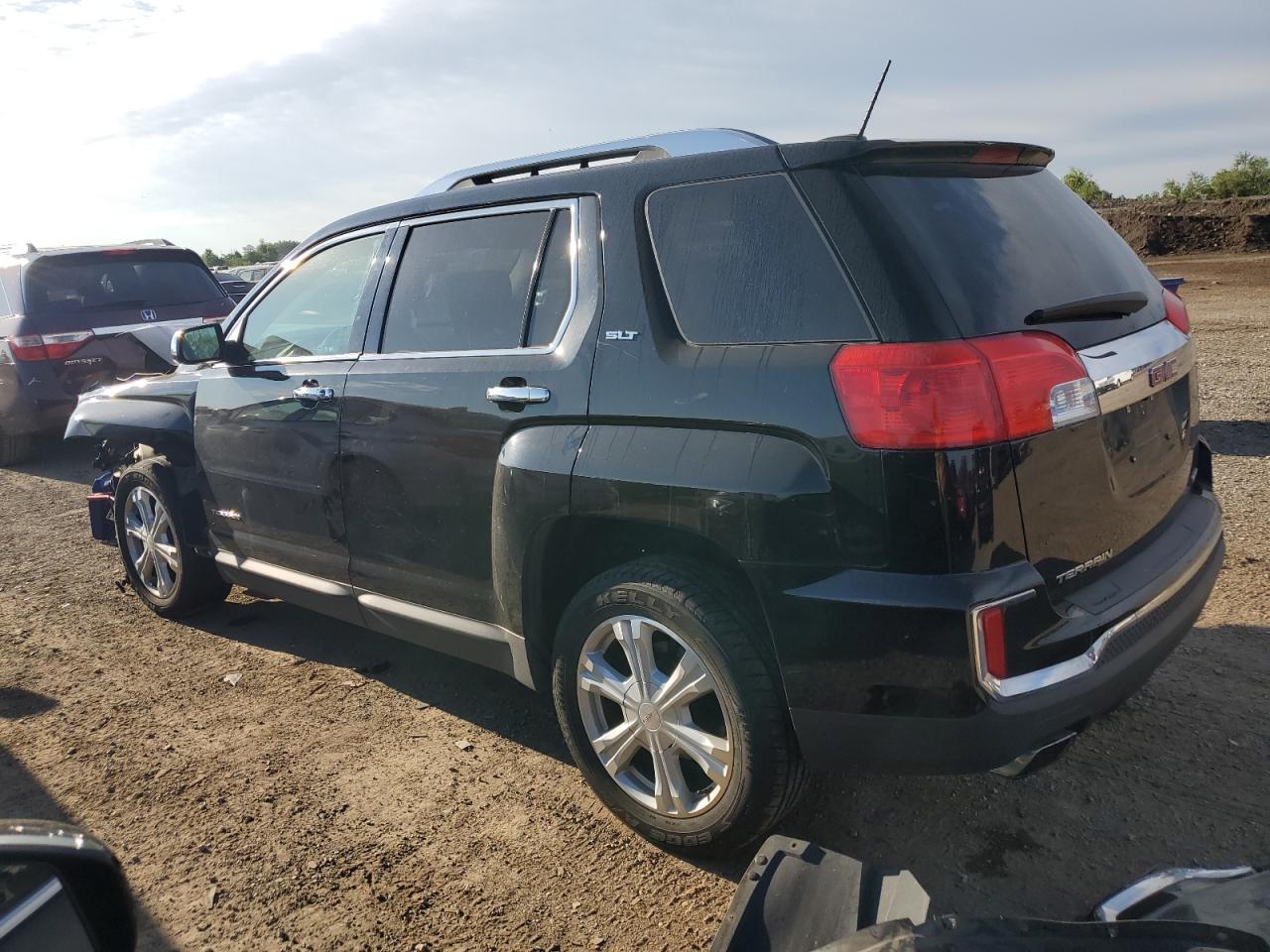 2017 GMC TERRAIN SLT photo 3