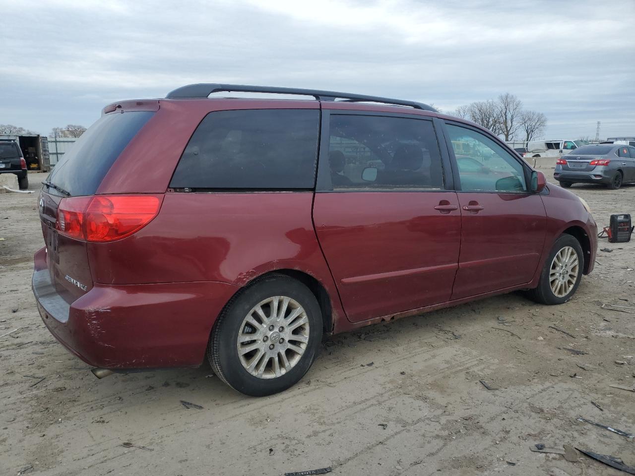 2007 TOYOTA SIENNA photo 3