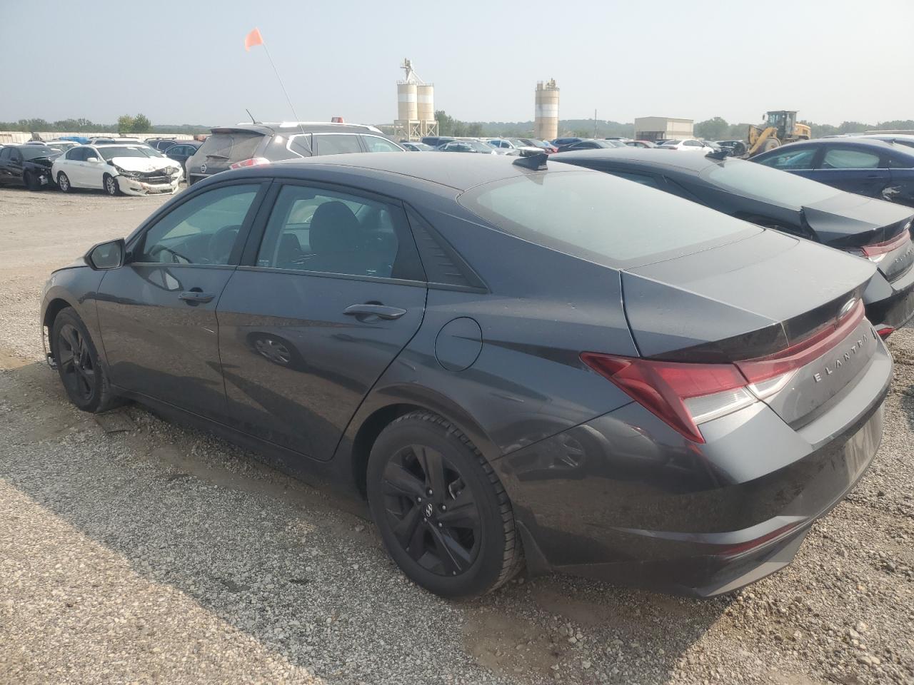 2022 HYUNDAI ELANTRA SEL photo 4