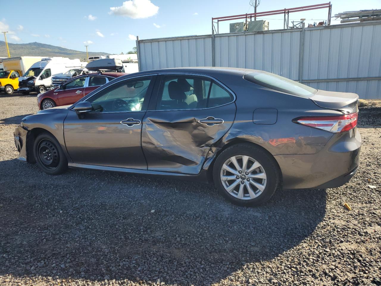 2018 TOYOTA CAMRY L photo 3
