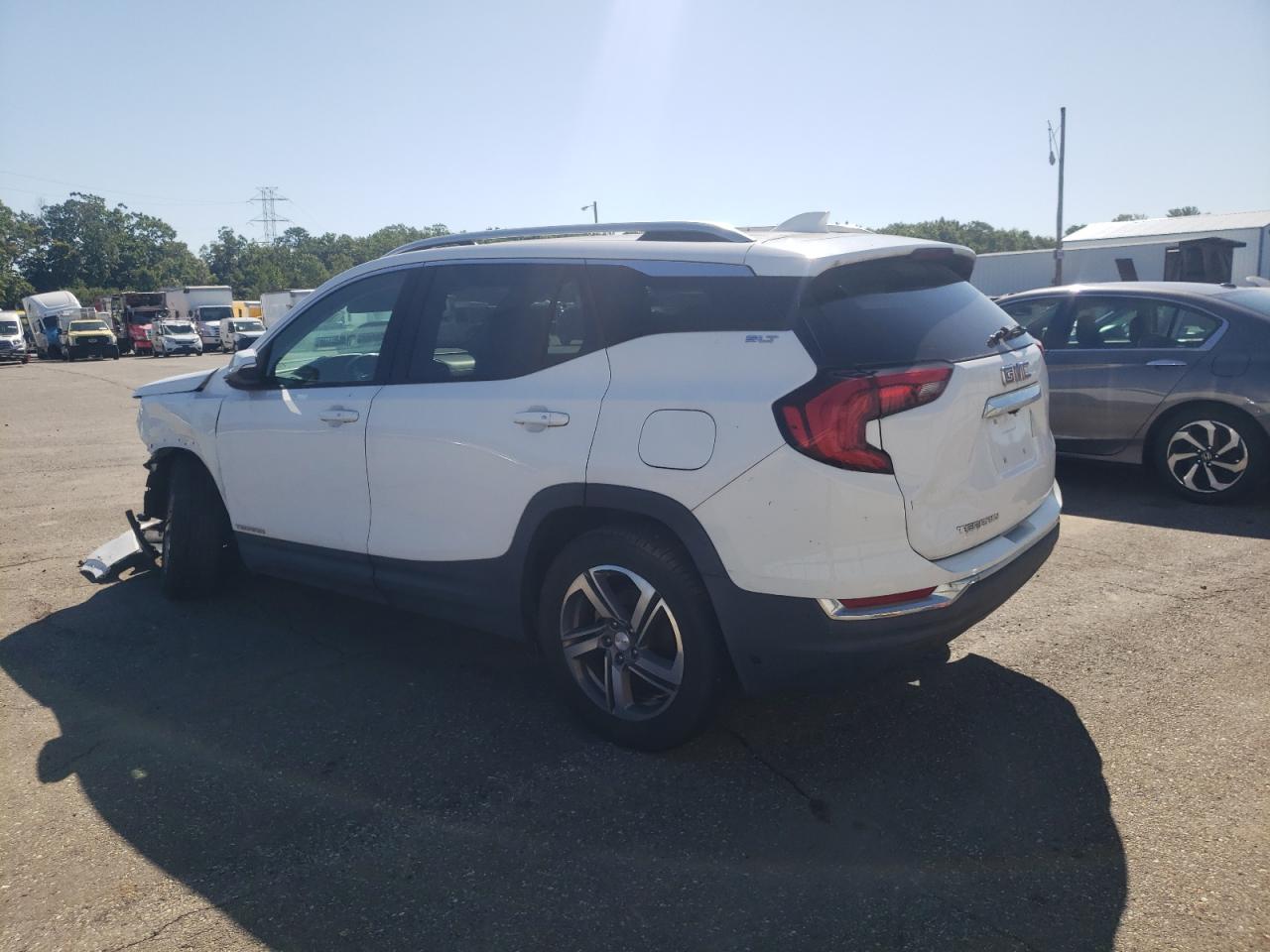 2019 GMC TERRAIN SLT photo 3