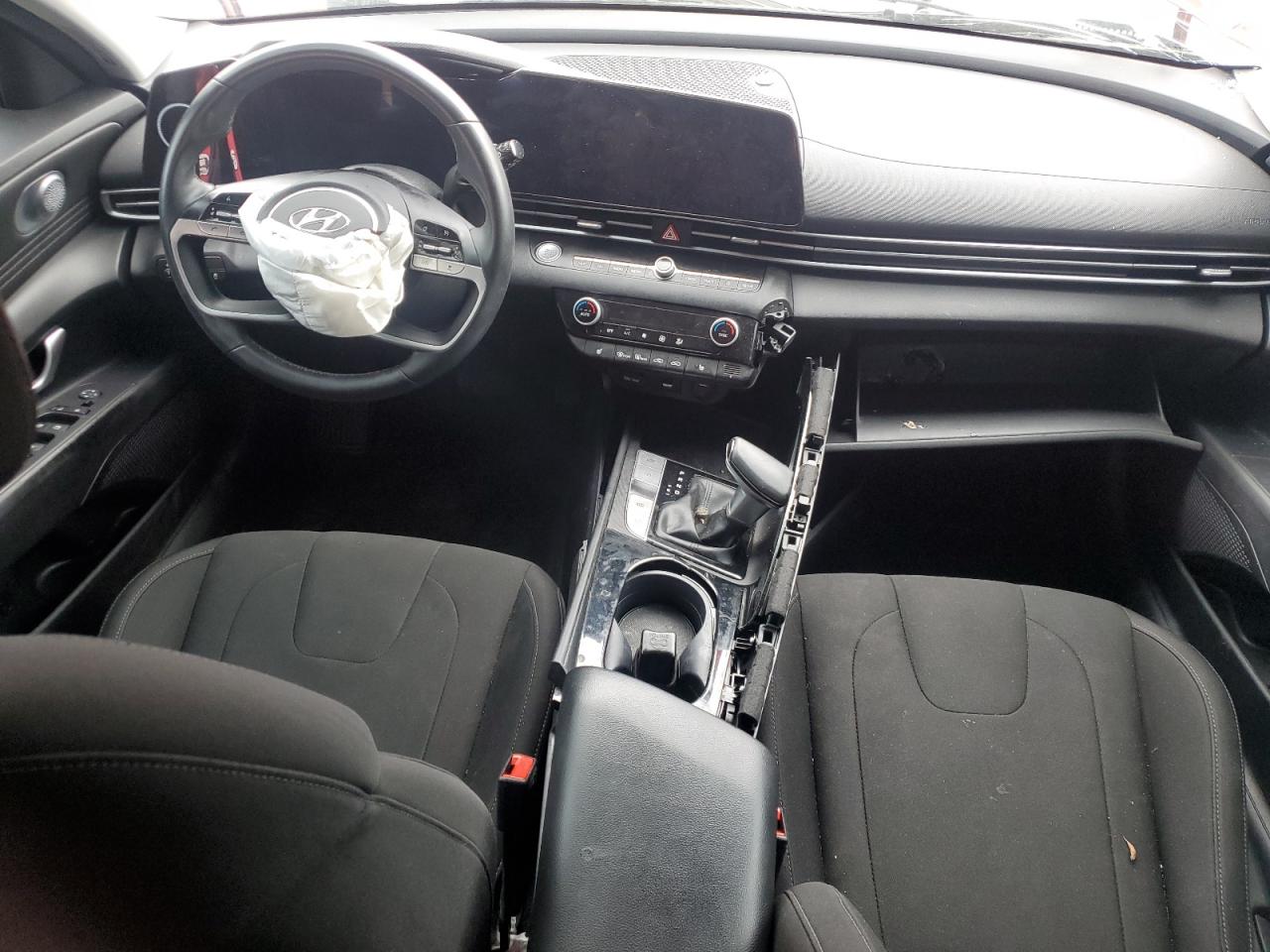 2023 HYUNDAI ELANTRA SEL photo 8