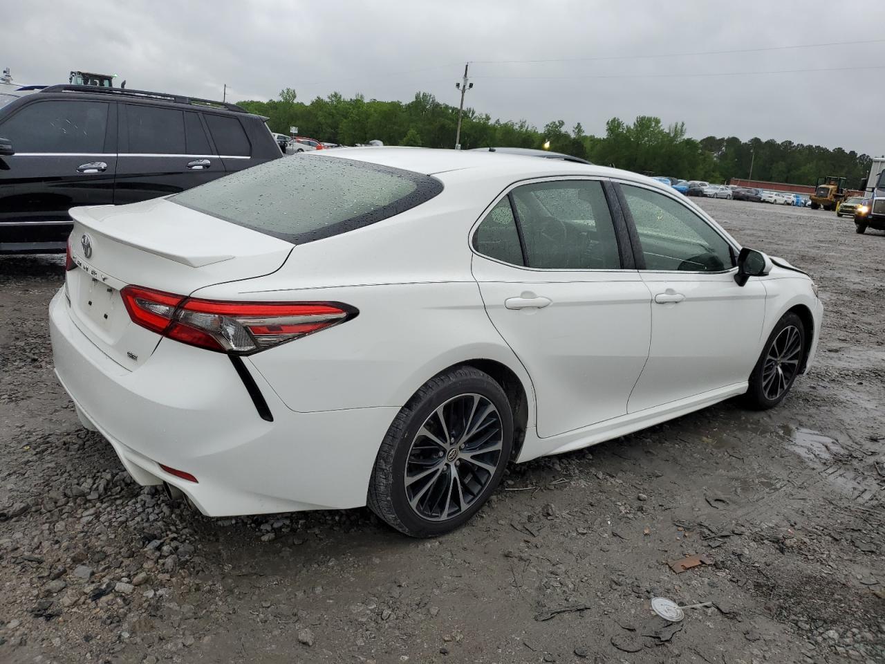 2018 TOYOTA CAMRY L photo 3