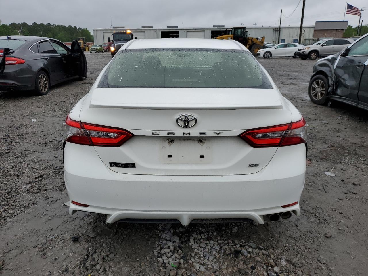 2018 TOYOTA CAMRY L photo 6
