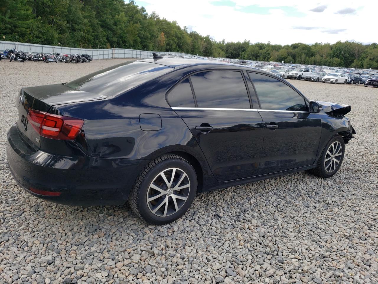 2018 VOLKSWAGEN JETTA SE photo 3