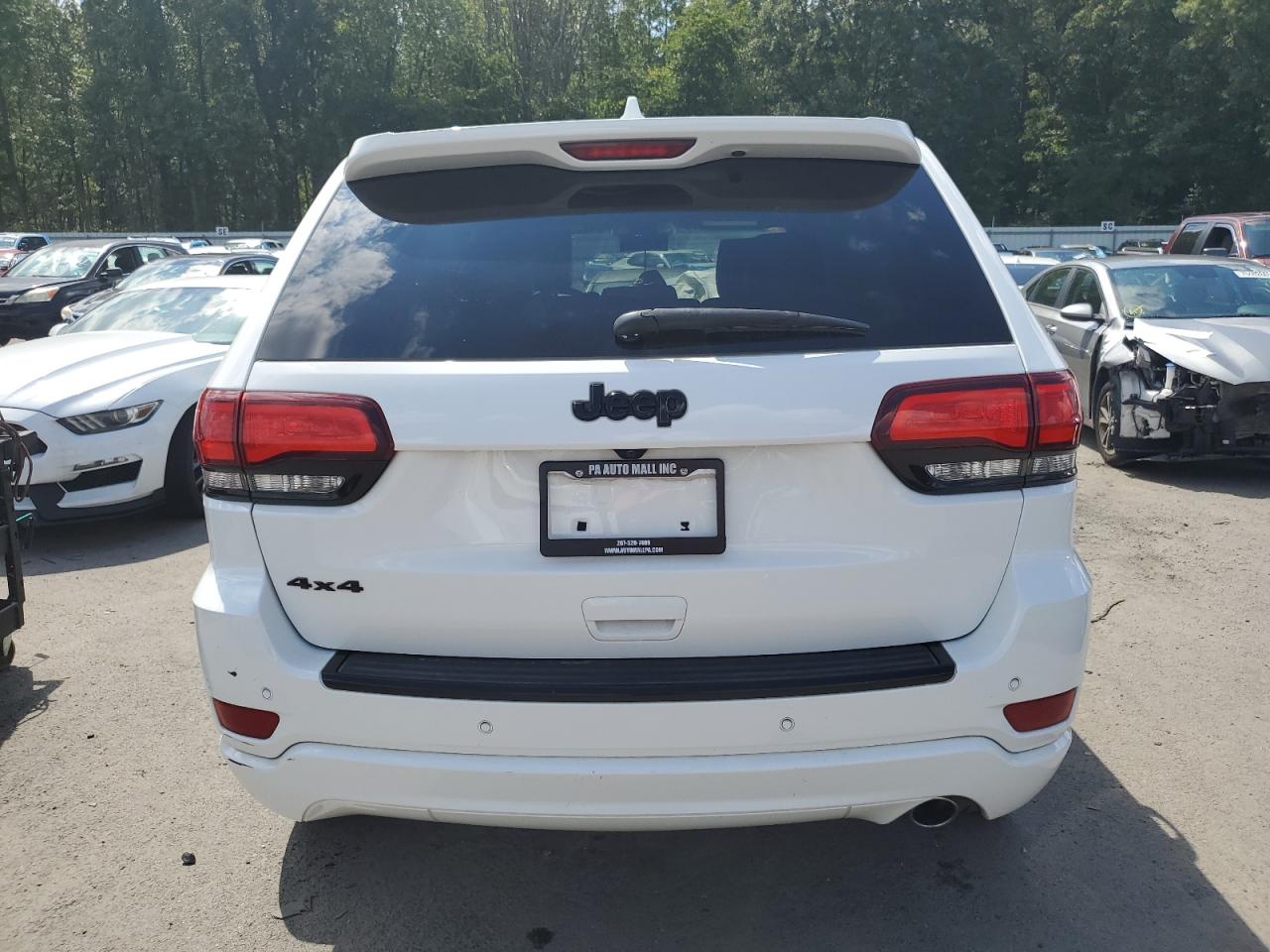 2018 JEEP GRAND CHEROKEE LAREDO photo 16