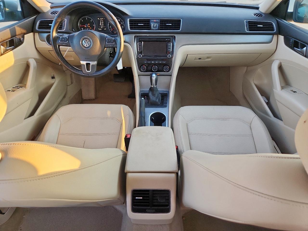 2014 VOLKSWAGEN PASSAT SE photo 15