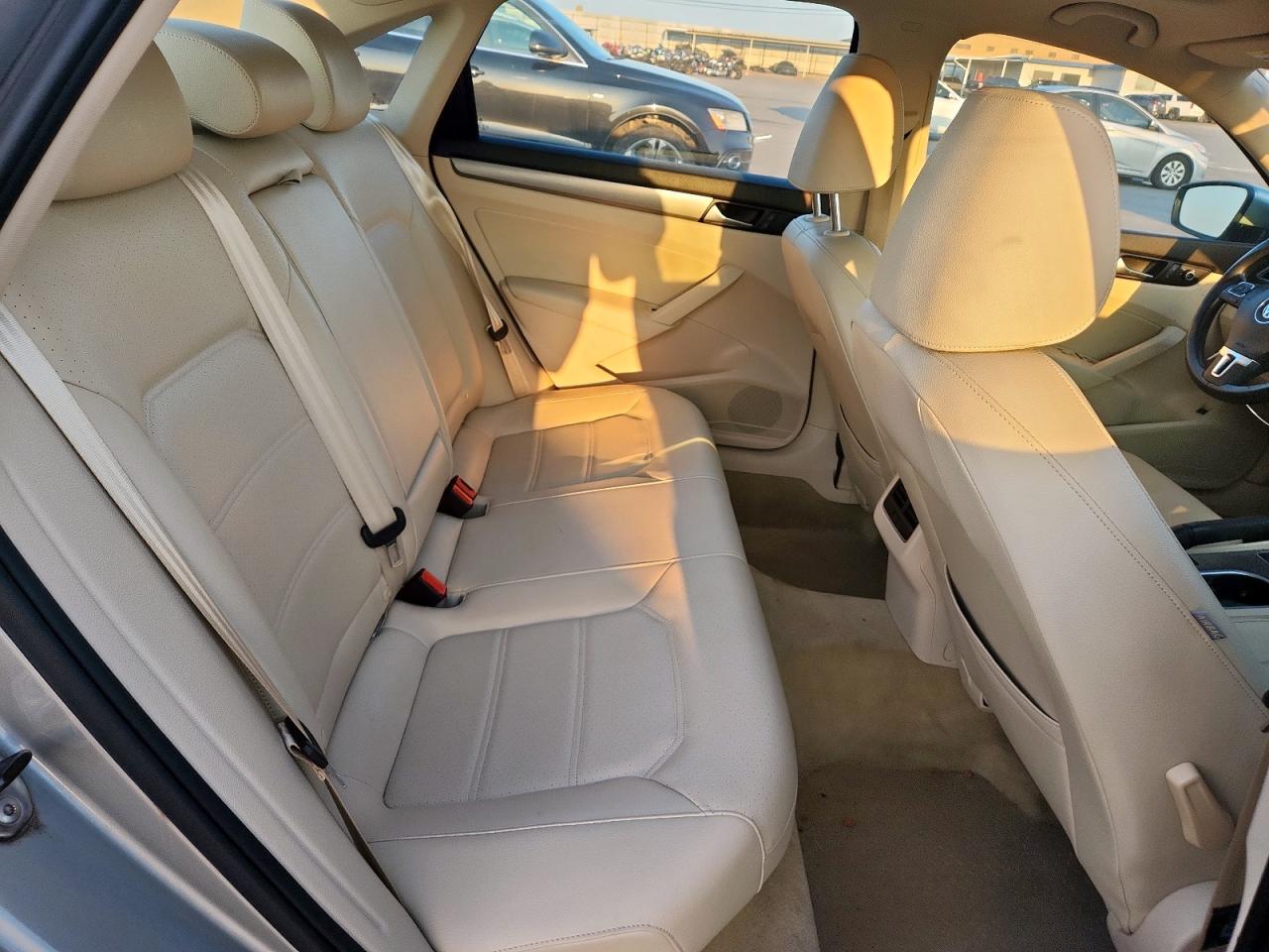 2014 VOLKSWAGEN PASSAT SE photo 19