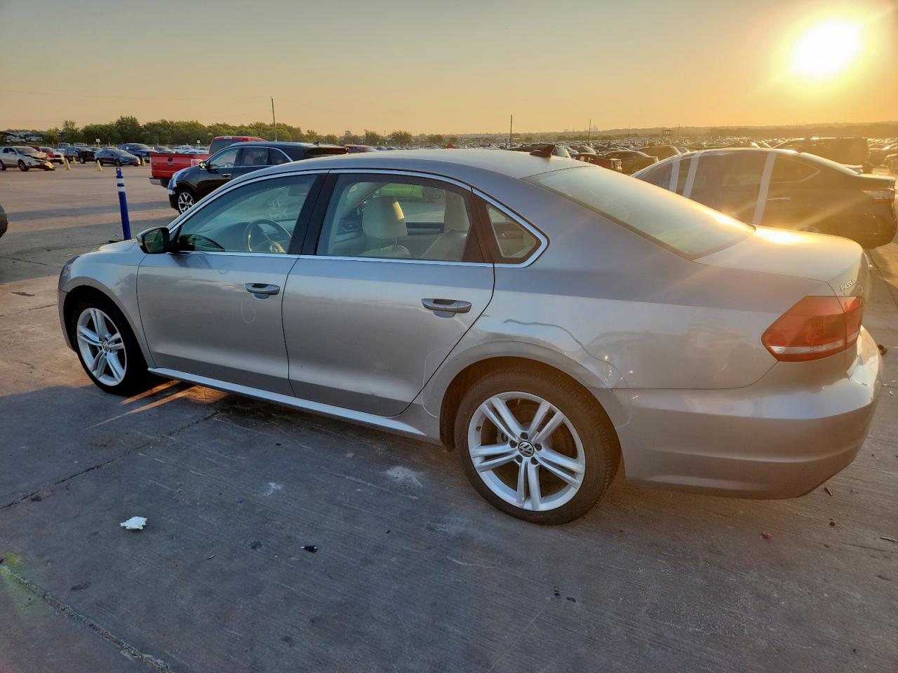 2014 VOLKSWAGEN PASSAT SE photo 3
