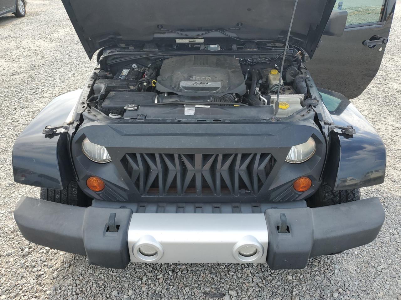 2013 JEEP WRANGLER UNLIMITED SAHARA photo 45