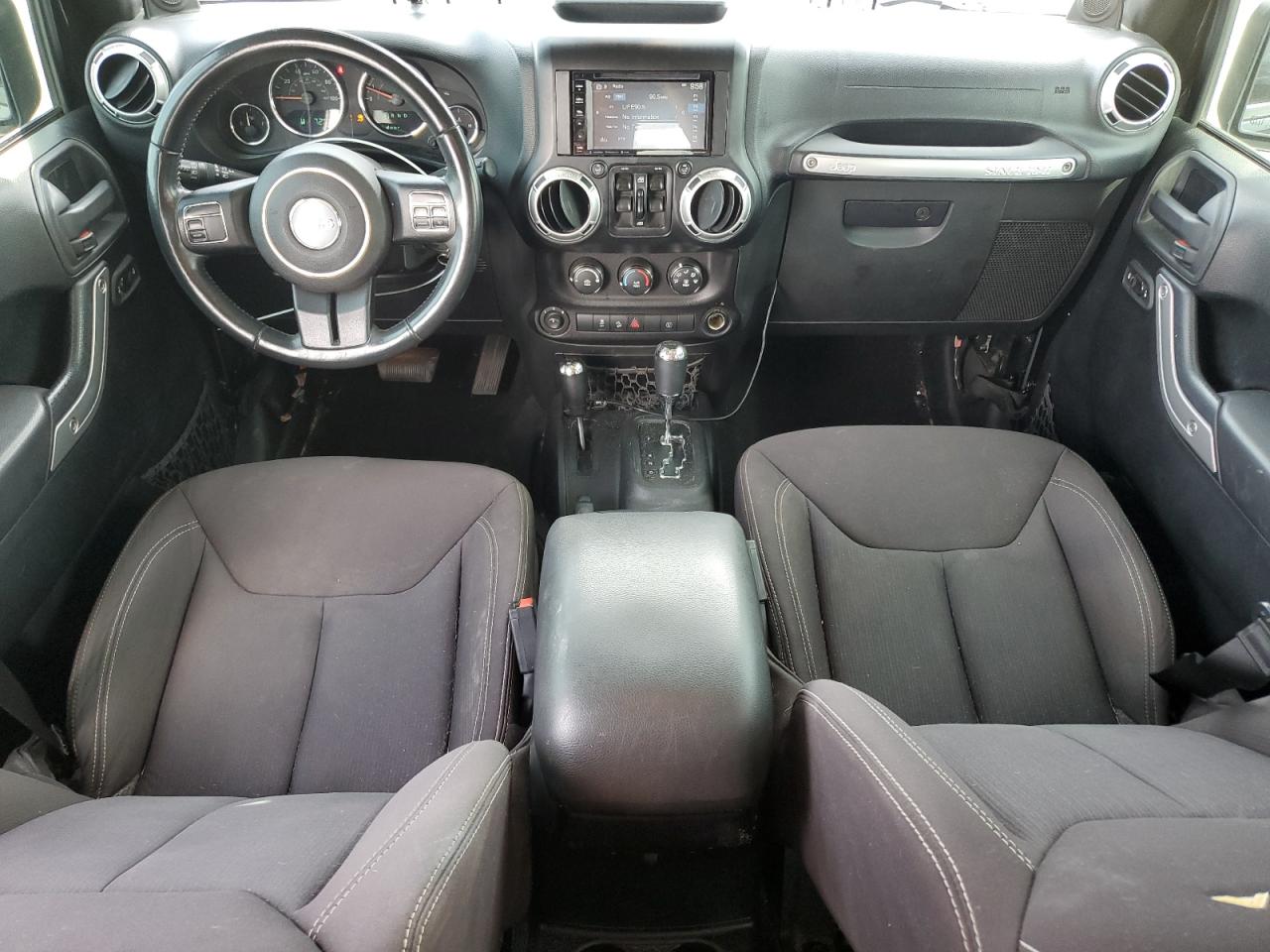 2013 JEEP WRANGLER UNLIMITED SAHARA photo 29