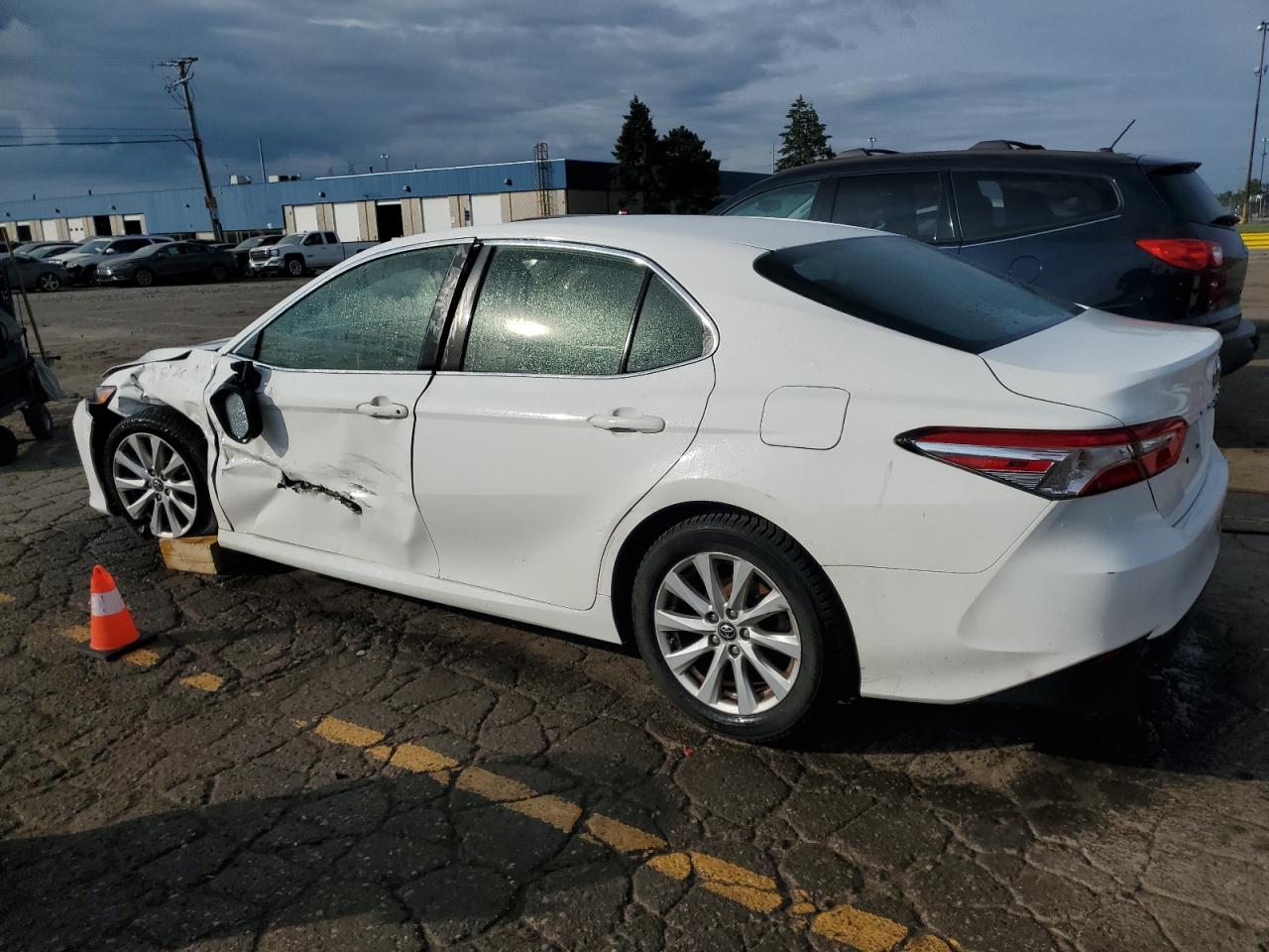 2018 TOYOTA CAMRY LE photo 4
