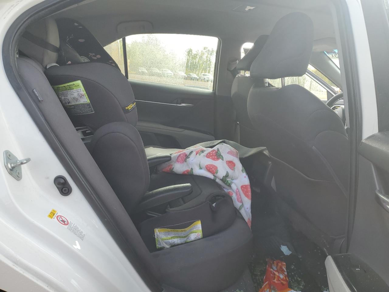 2018 TOYOTA CAMRY LE photo 28
