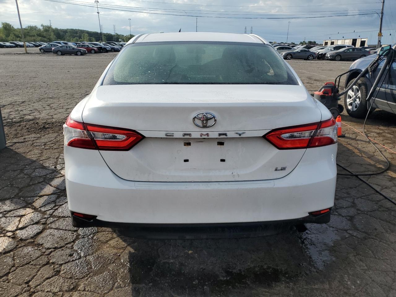 2018 TOYOTA CAMRY LE photo 16